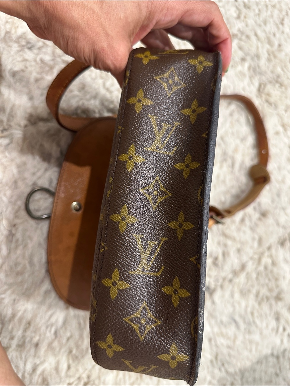 Louis Vuitton Brown Monogram Crossbody with Tan Trim - Picture 4 of 10